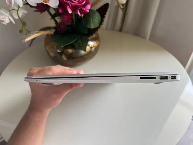 Apple Macbook Air (prata) - Intel core I5 - Foto 2