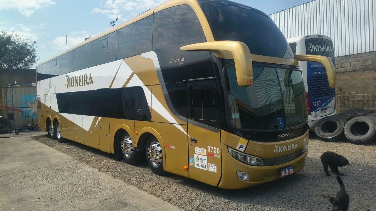 Ônibus DD Comil Invictus