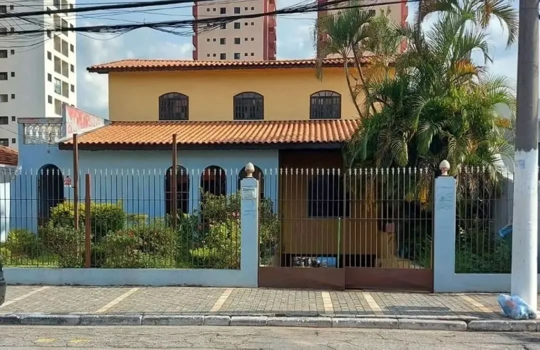 Casa comercial na Rua Colonial das Missoes, 204  608 m²