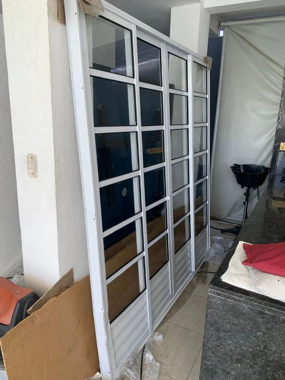 Porta balcão em alumínio
