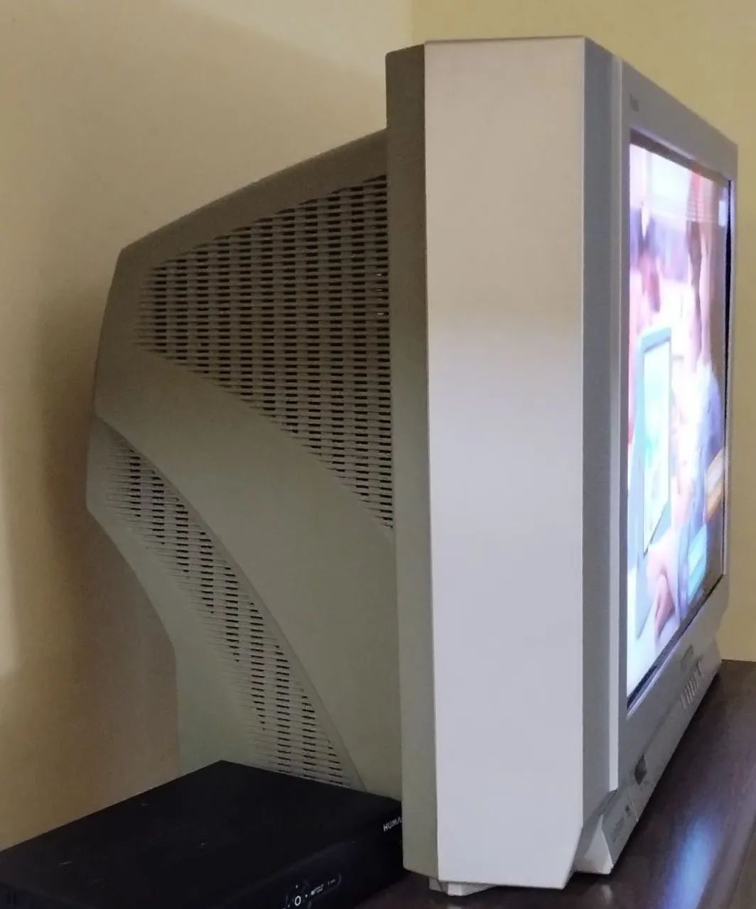 TV 29 polegadas tubo Semp Toshiba - Usada, com uma falha na imagem  - Foto 2