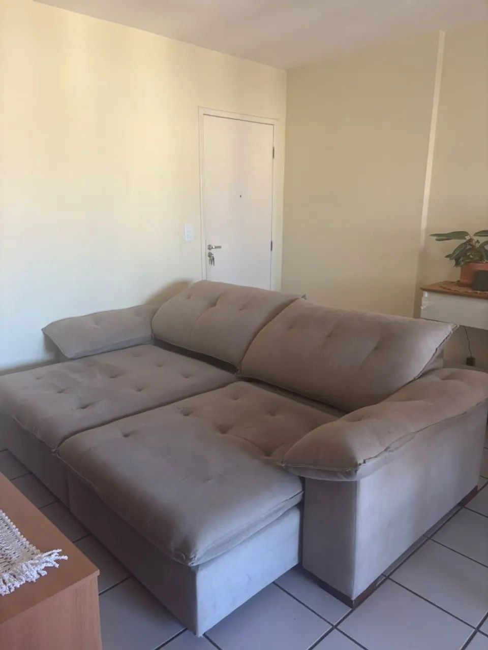 Sofá Retrátil e Reclinável Cinza claro/Suede - Muito Confortável e Espaçoso! - Foto 4