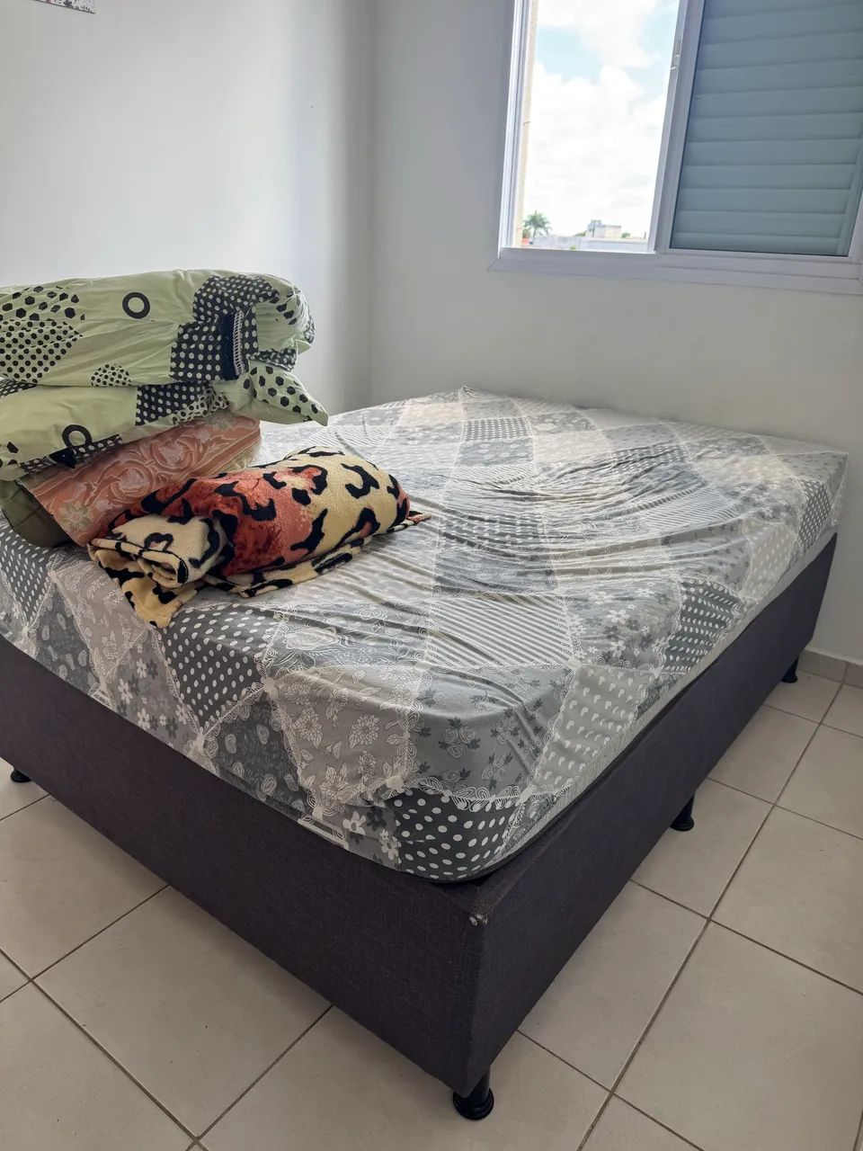 Cama box casal c / colchão 