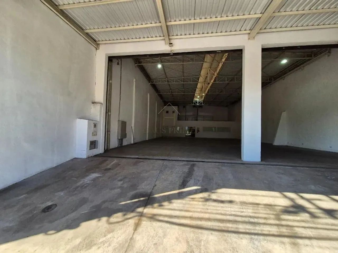 Galpão para alugar em Cotia, Jardim Santa Paula, com 525 m²