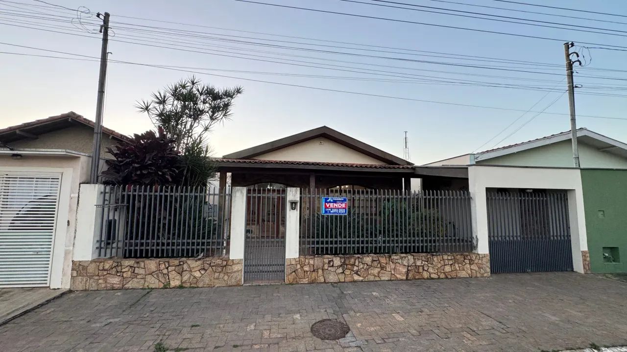 Casa Térrea em 2 Terrenos com 4 Dormitórios e Ampla Área de Lazer. - Foto 2