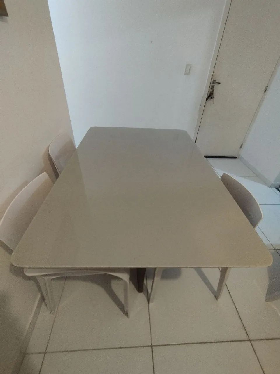 Mesa com tampo de vidro semi nova  - Foto 2