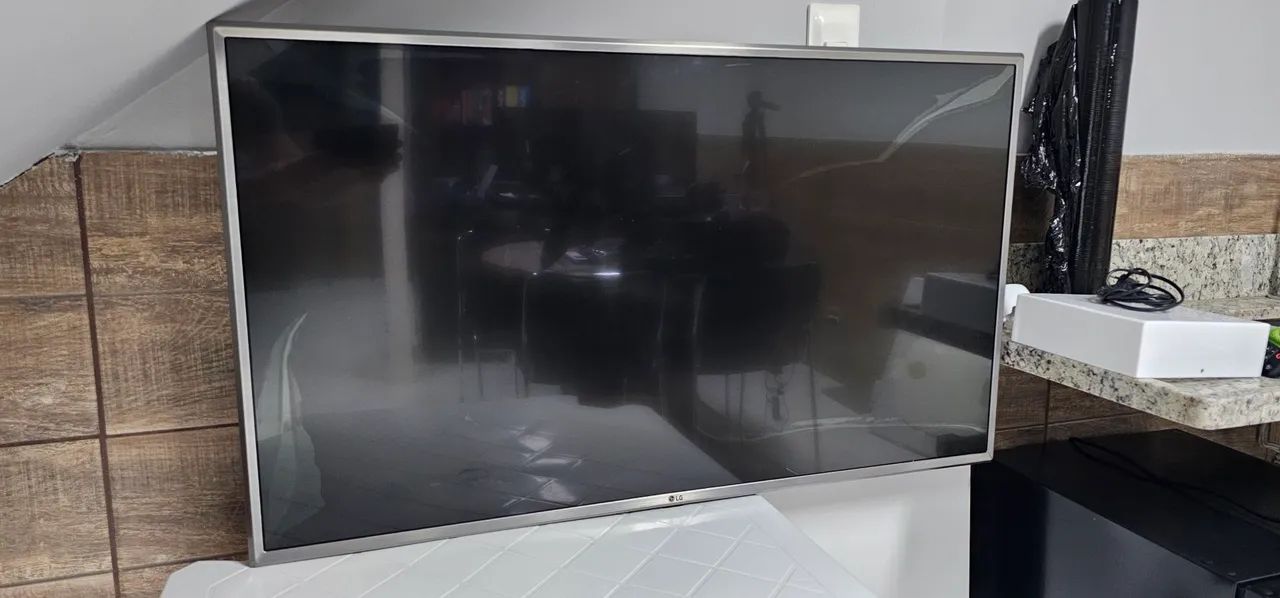 TV LG 43 pol. Tela quebrada - Resto funcionando - Foto 2