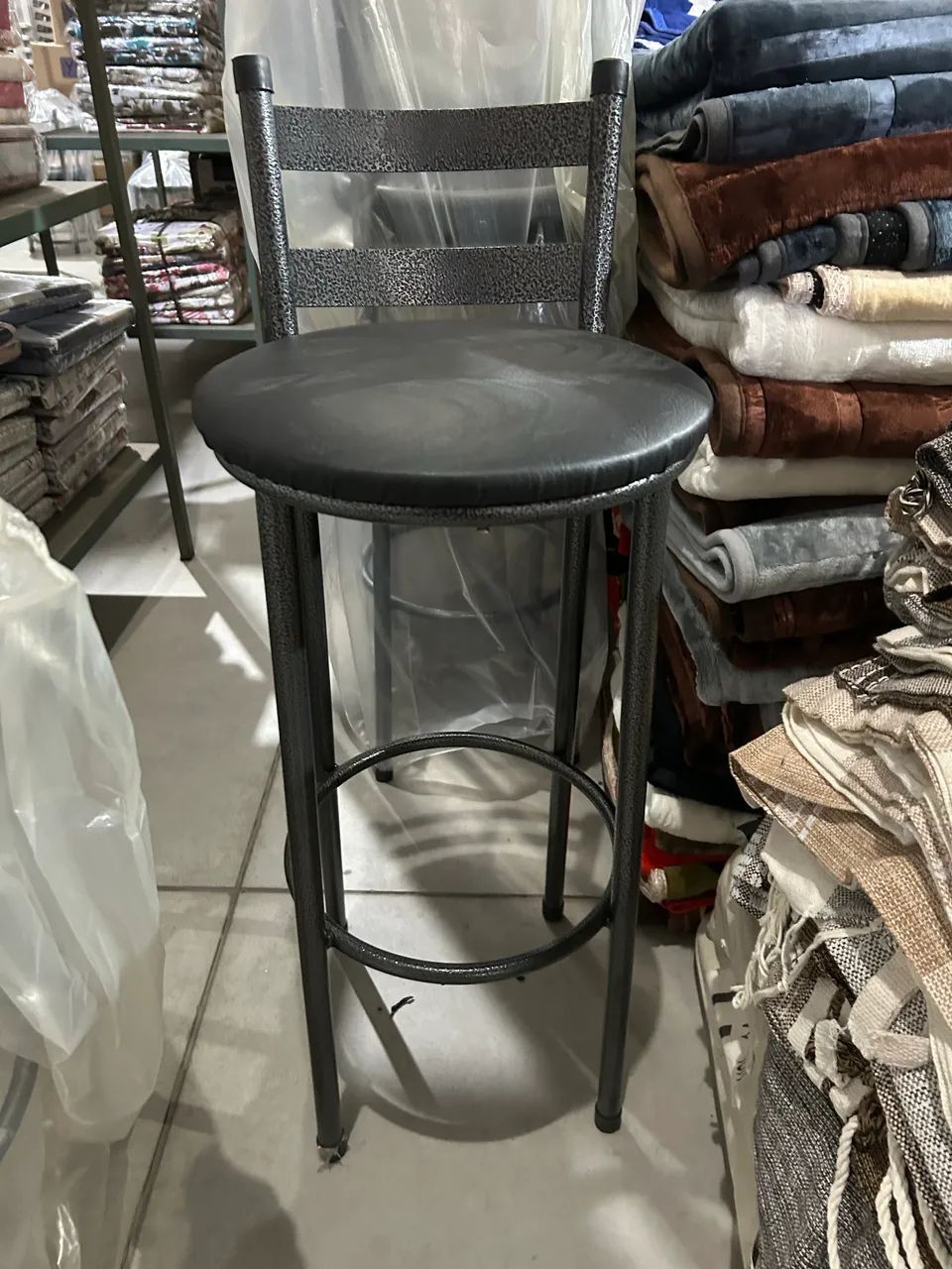 Banqueta alta 70 cm até o acento 