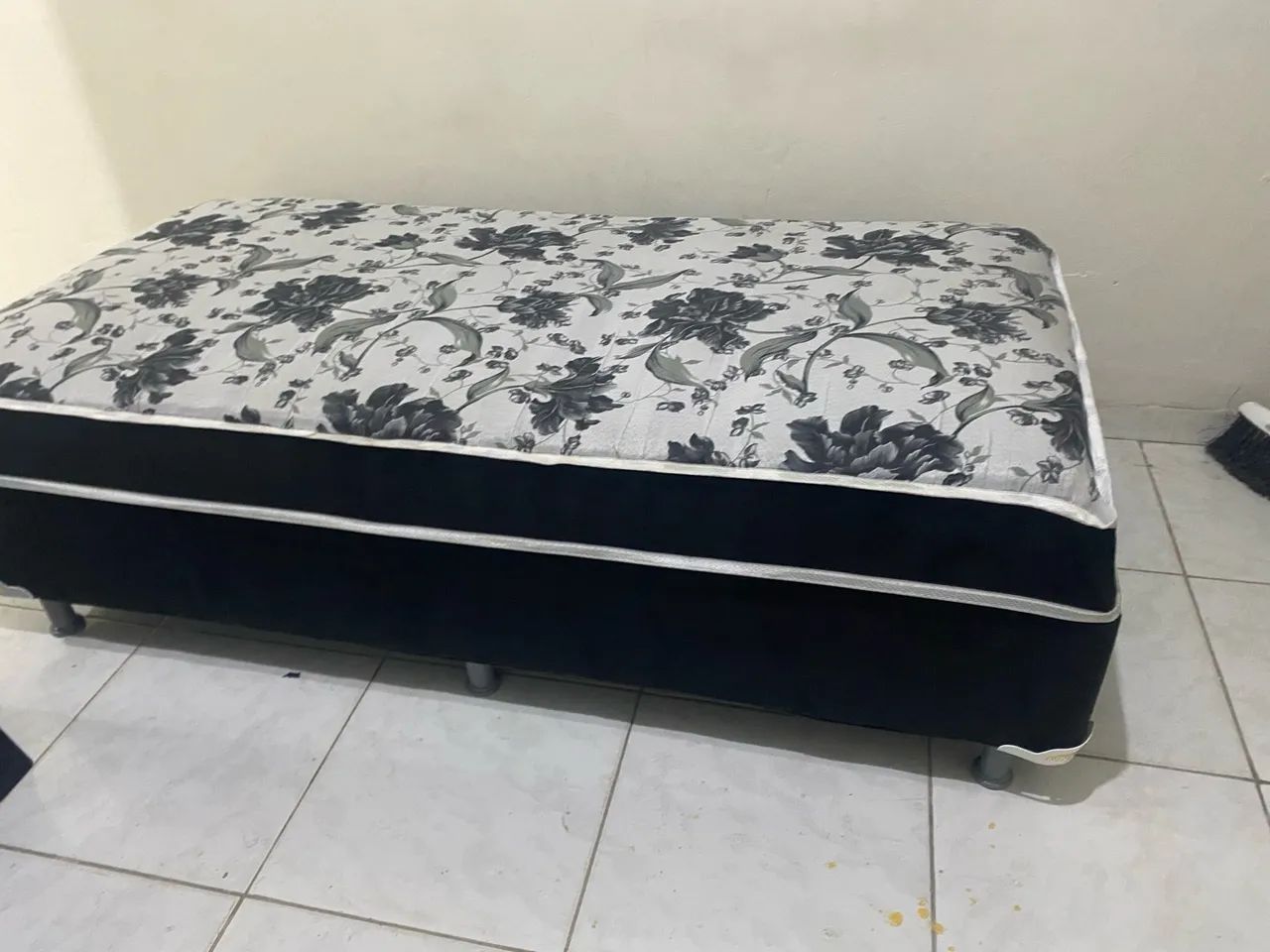 Cama de solteiro em perfeito estado