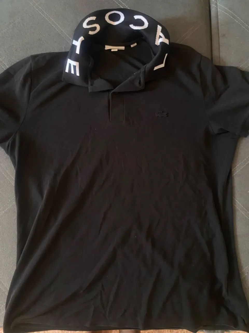 POLO LETREIRO LACOSTE 