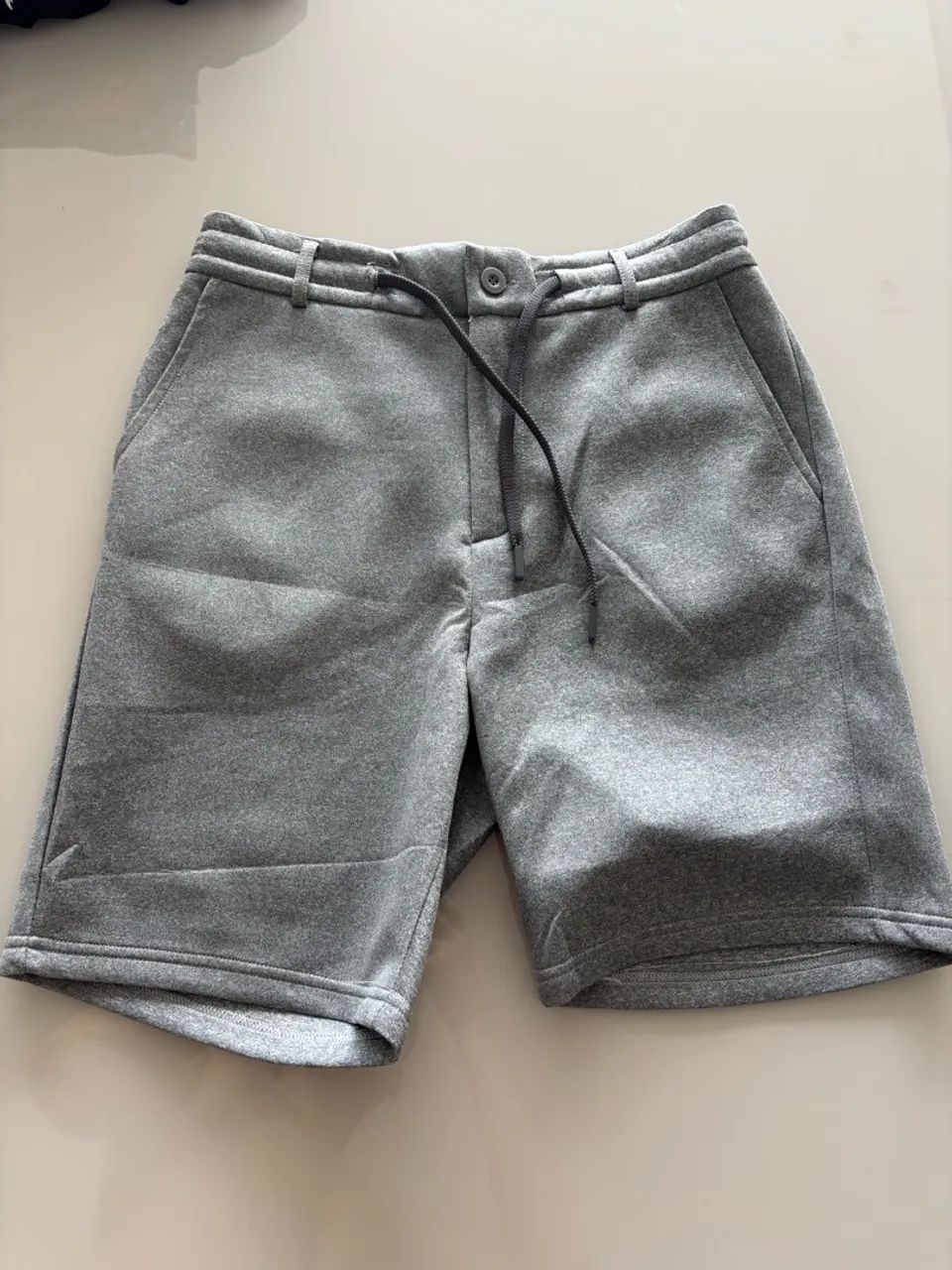 Shorts cinza 