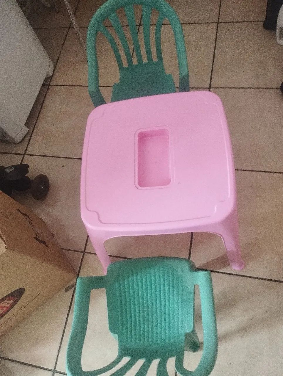 Duas cadeiras e uma mesa infantil  - Foto 2