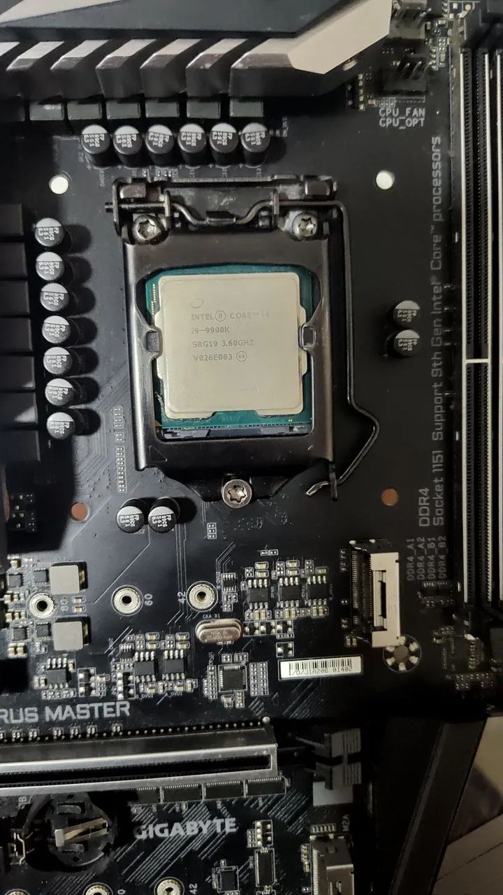 I9 9900k Semi Novo.