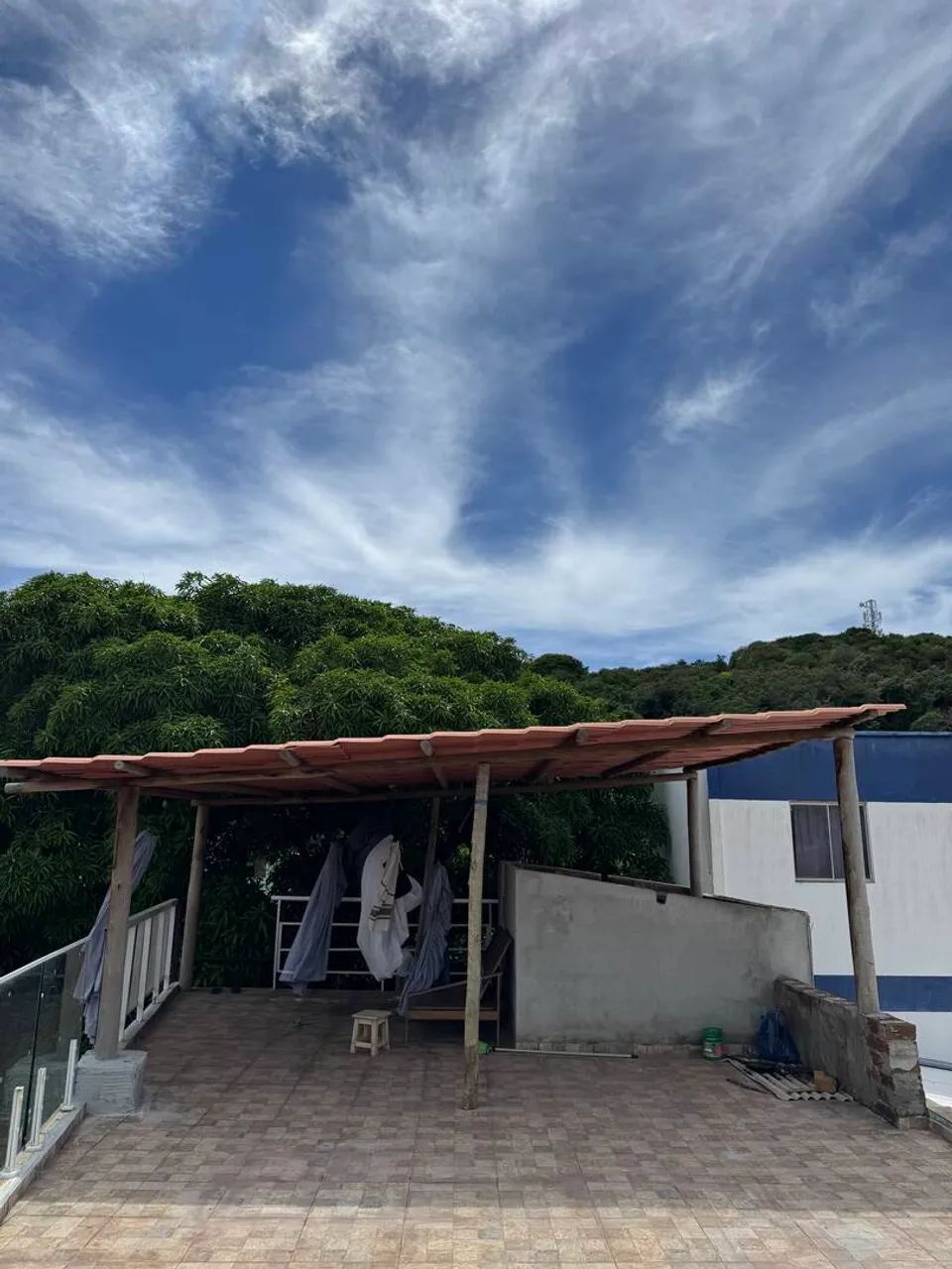 Prédio comercial: restaurante, loja e pousada. Av principal, vista ao mar