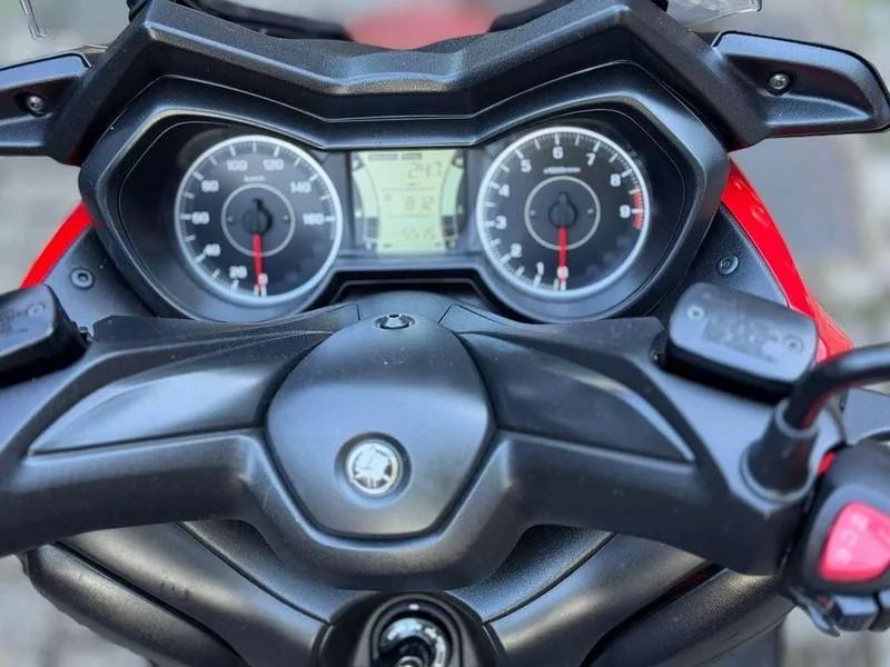 YAMAHA XMAX 2024 - Foto 4