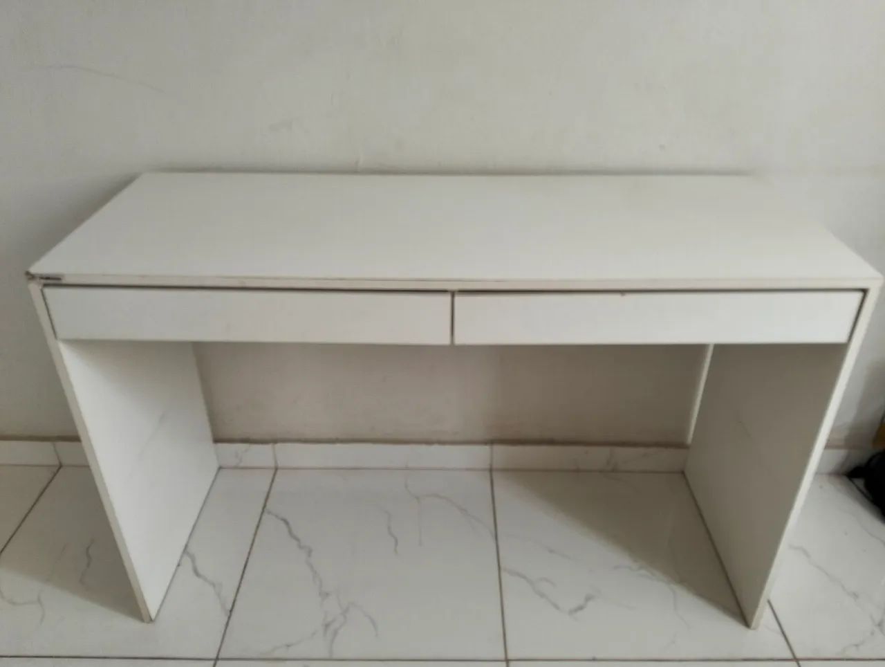 MESA BRANCA COM 2 GAVETAS