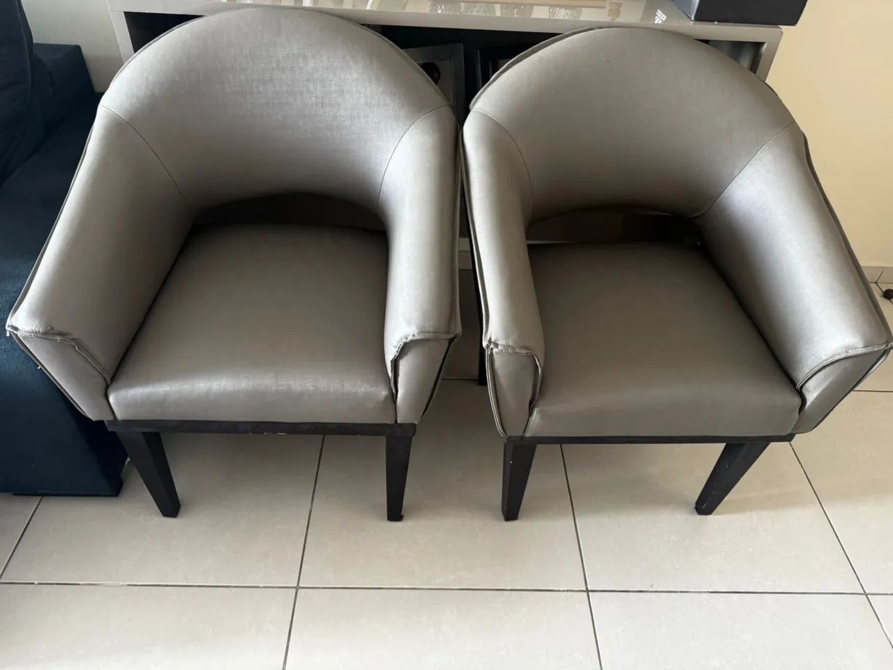 Poltronas de apoio em couro vegano 0,75 X 0,65