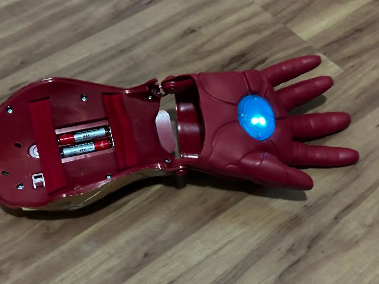 Luva articulável Homem de Ferro