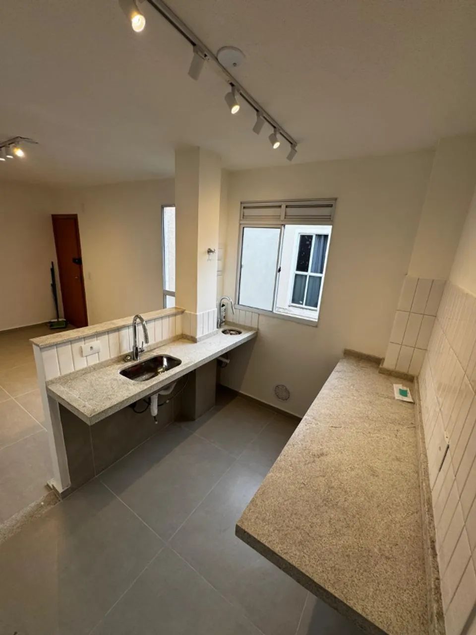 Lindo Apartamento Reformado 2 Quartos - Chapada das Borboletas - Despraiado - Foto 2