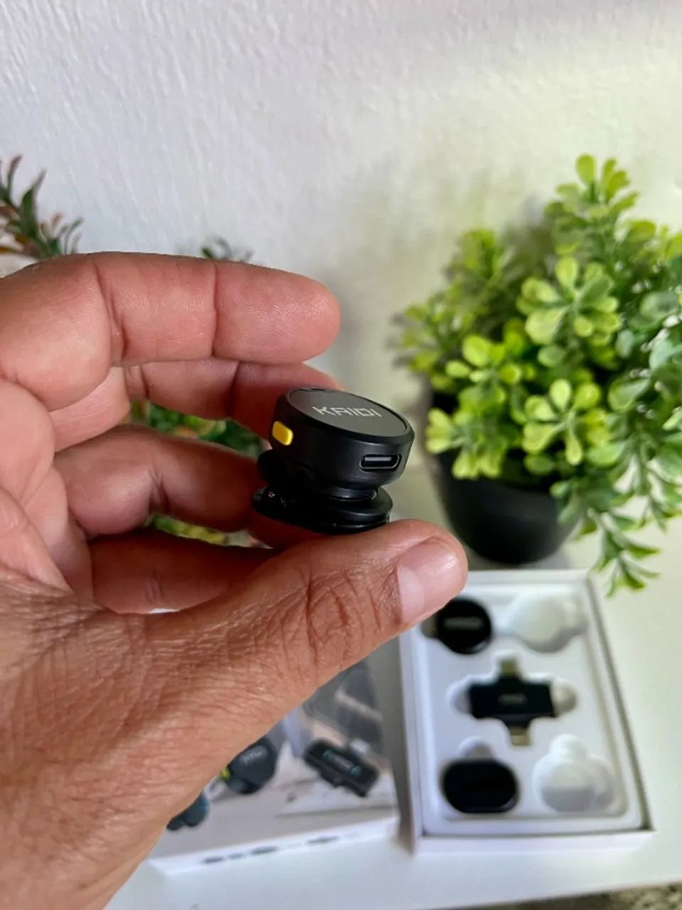 MICROFONE DE LAPELA SEM FIO KAIDI P1-AC COM 2 MICROFONES MAGNÉTICOS + USB-C E LIGHTNING - Foto 5
