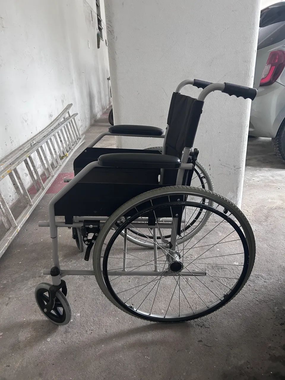 Vendo Cadeira de Rodas - Foto 4