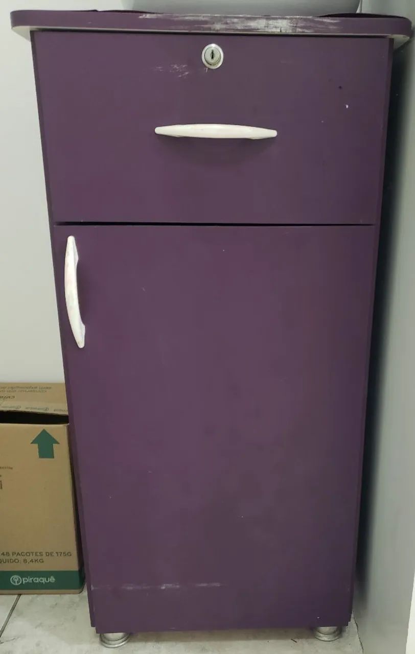 CÔMODA ROXA COM 70 CM DE CUMPRIMENTO