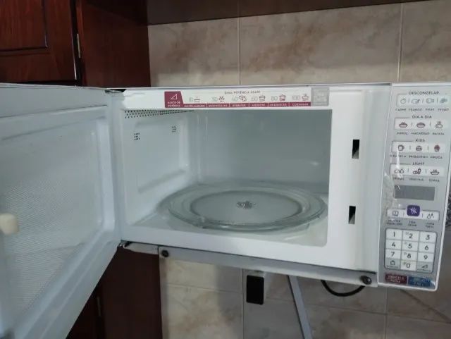 Microondas Eletrolux 34l em ótimo estado - Foto 2