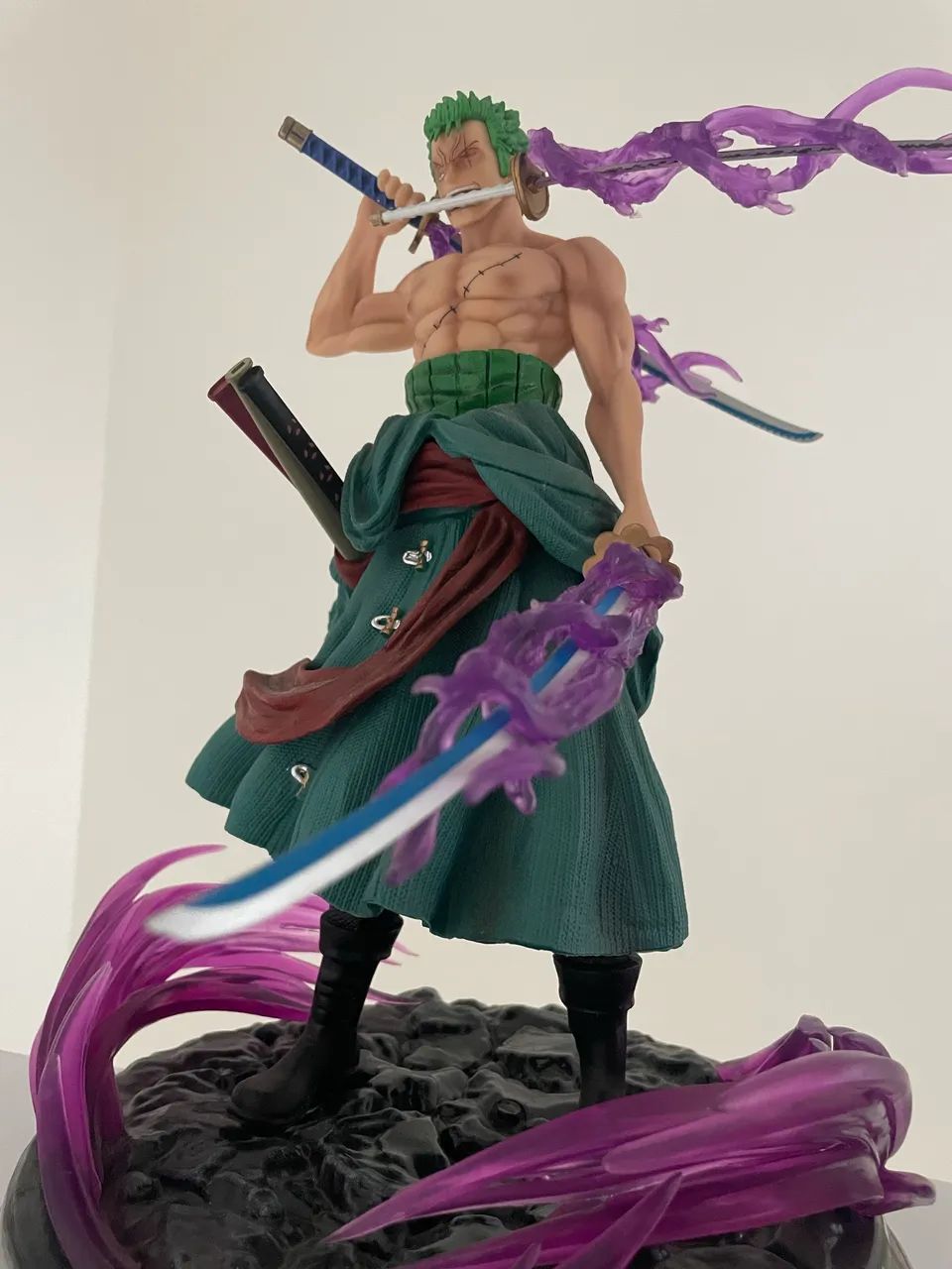 One Piece Roronoa Zoro 35cm - Hobbies e coleções - Jardim São