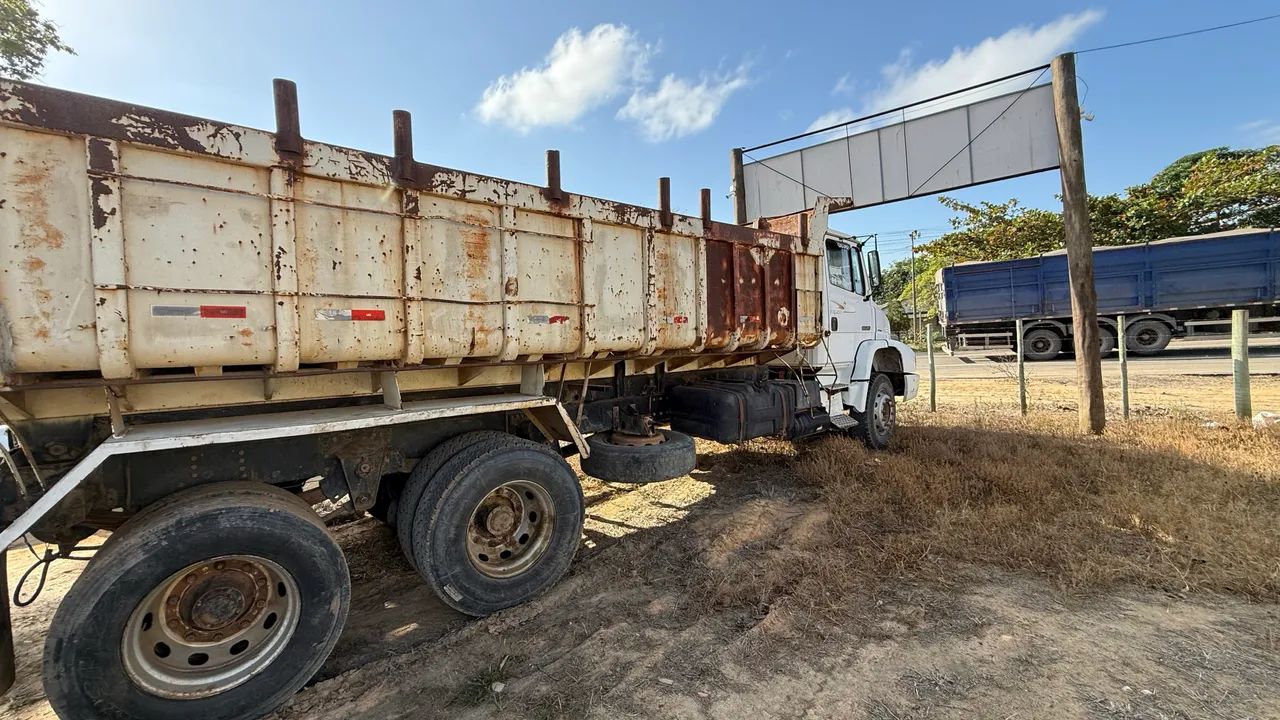 Vendo caçamba Mb 1620 eletrônica  - Foto 4