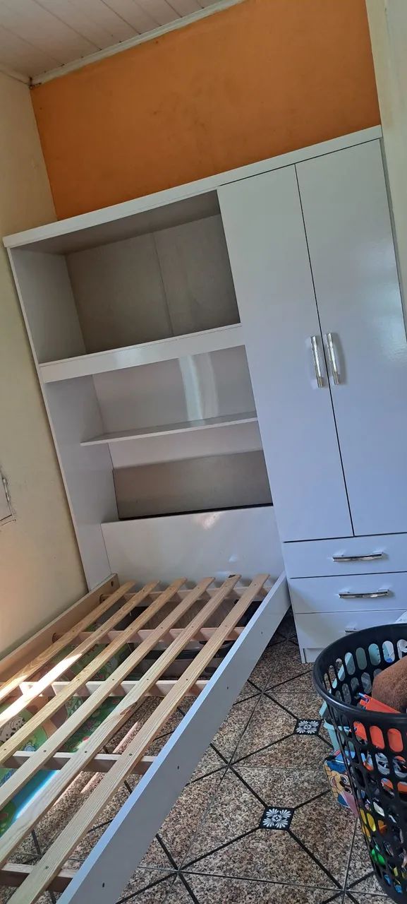 Vendo Guarda roupa com armação de cama - Foto 2