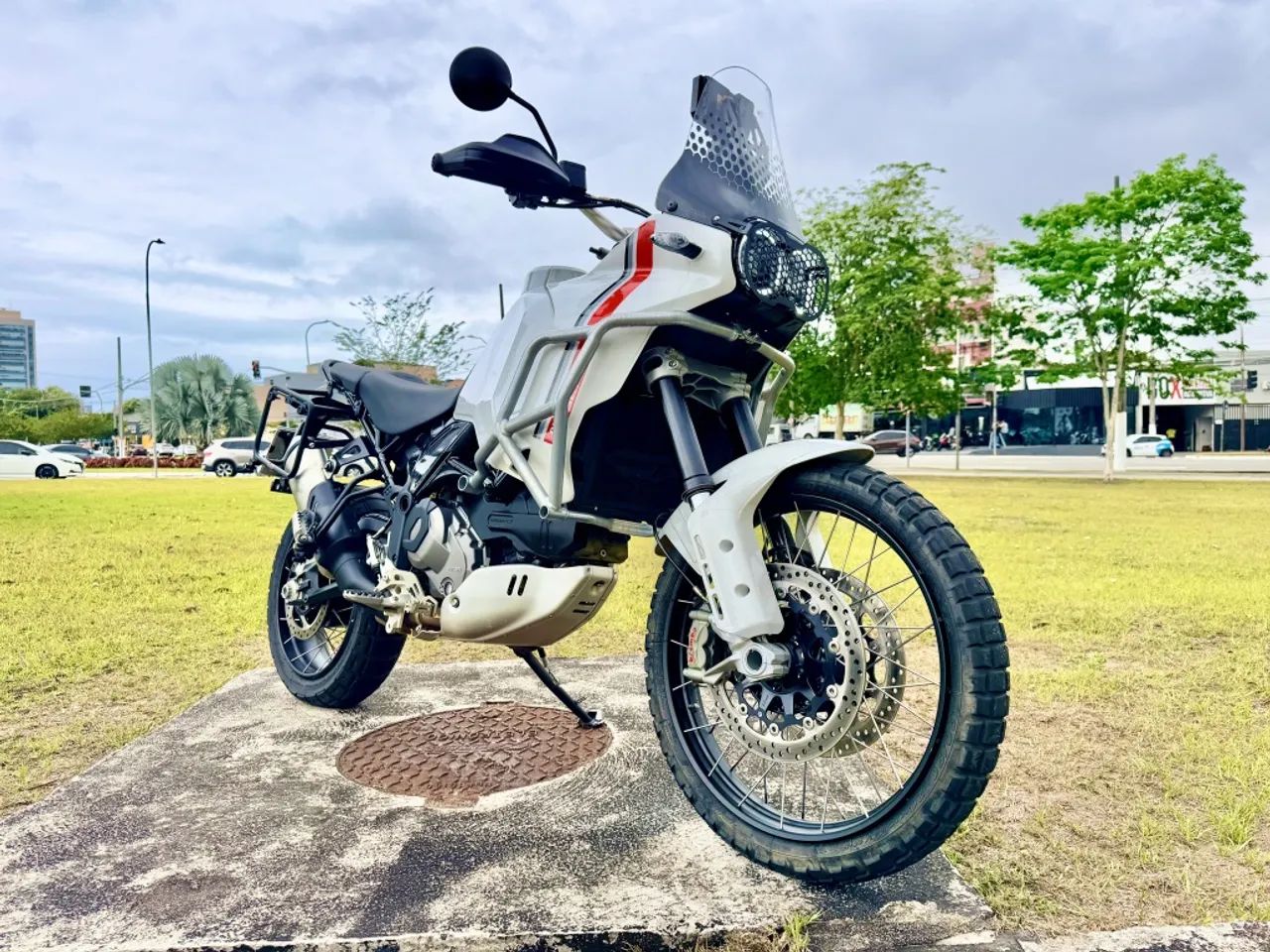 Ducati Desert x 2023 - Foto 2