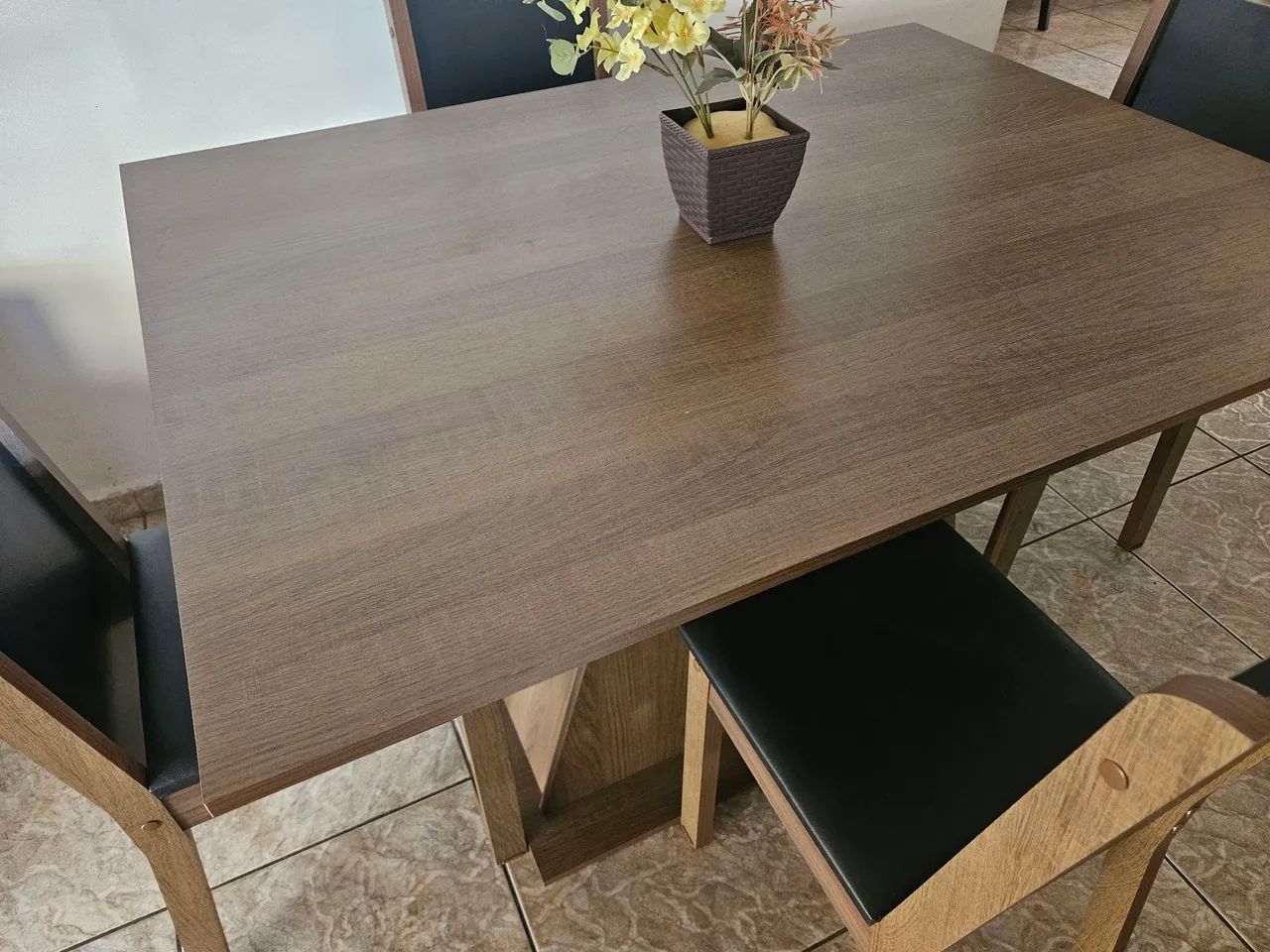 Mesa com 4 cadeiras, Entrego também!!
