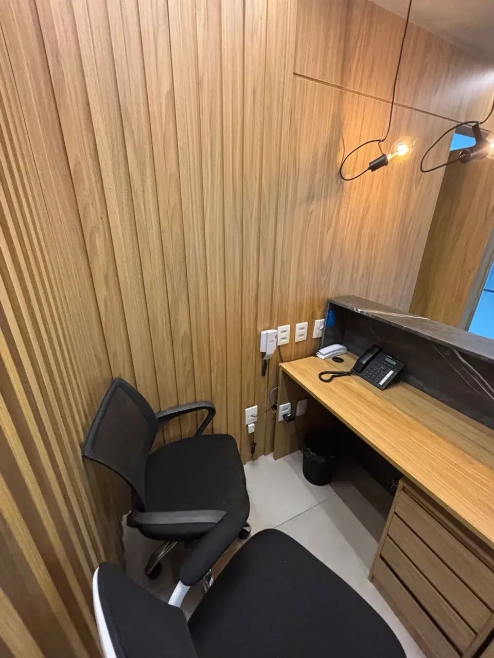 Alugo sala mobiliada com 64 Mt2 no térreo do centro empresarial Bolonha com 1 vg - Foto 5
