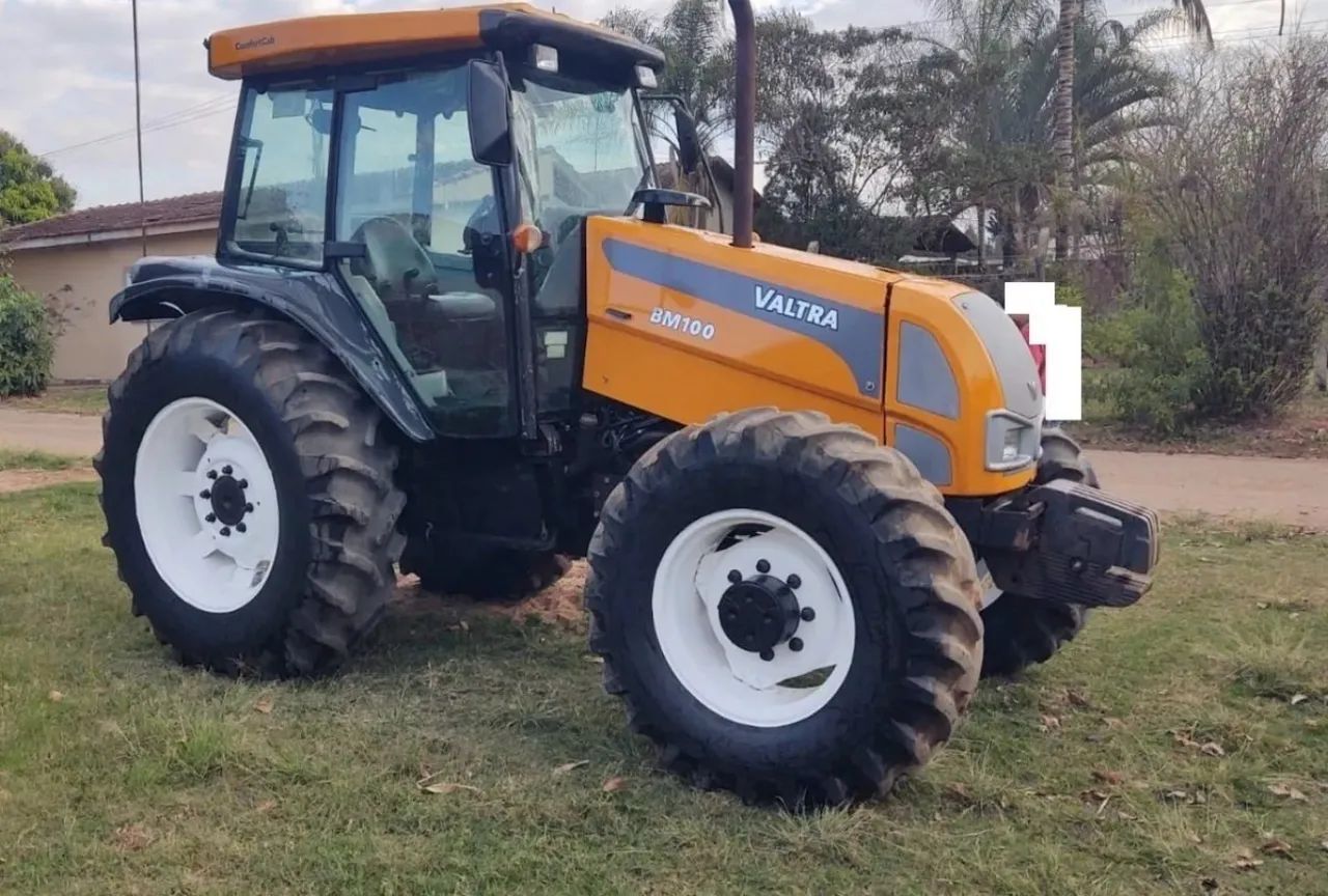 Trator Valtra BM100 - Parcele 