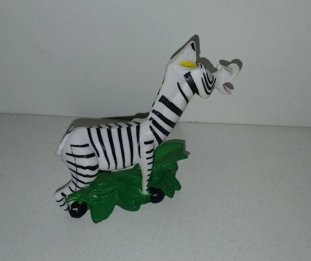 BONECO MINIATURA MADAGASCAR ZEBRA MARTIN - Foto 2