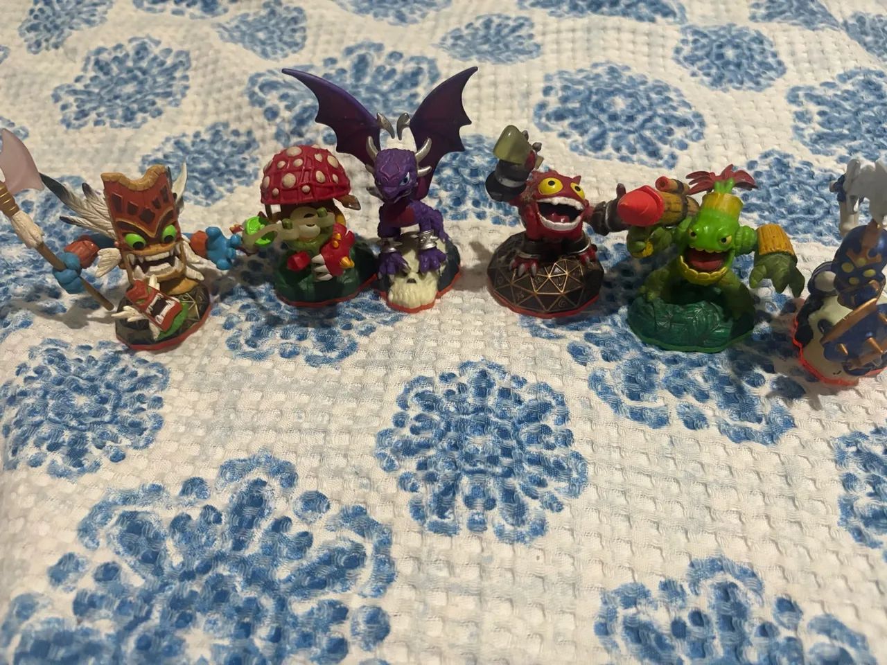 6 Skylanders