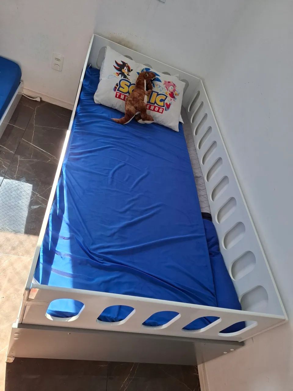 Cama infantil com auxiliar 