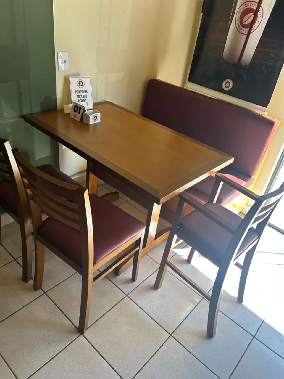 Vendo Cadeiras e Mesas de Madeira 