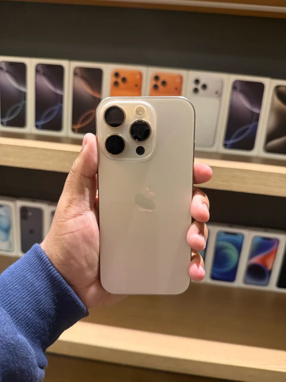 16 PRO DESERT DE 256GB - USADO - Foto 3