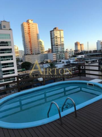 V3058 - Apto 03 Dormitórios sendo 02 Suítes, 02 Vagas, Mobiliado e decorado em Meia Praia - Foto 10
