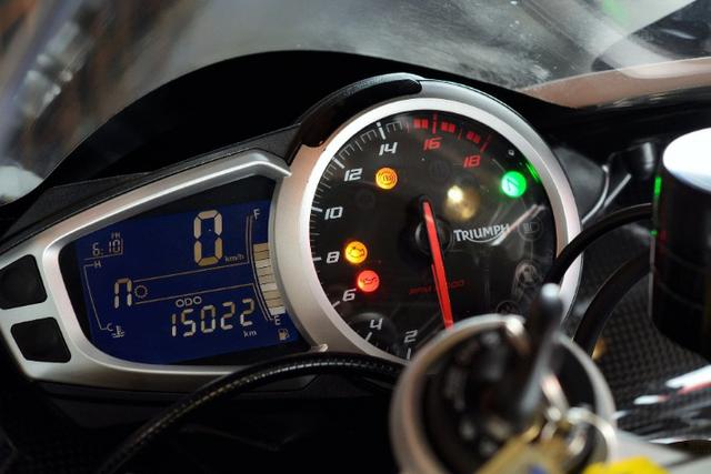 Triumph Daytona 675R - Foto 7
