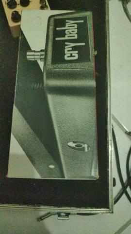 Cry-baby wah dunlop mxr gcb95