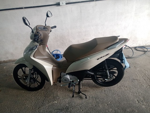 VENDO BIZ BRANCA125 DE PROCEDÊNCIA SEM DETALHES