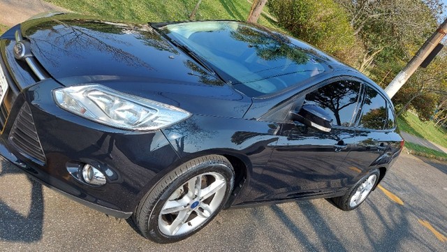 FORD FOCUS SE/ FLEX CÂMBIO POWER SHIFT 2015