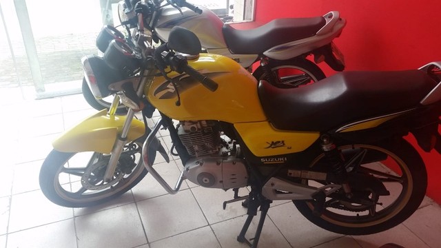 SUZUKI AMARELA
