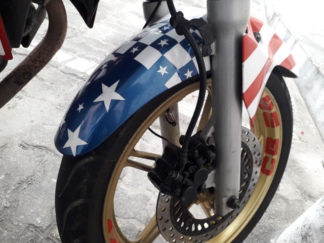 VENDO MOTO HONDA CB300