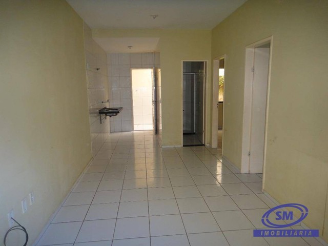 Apartamento com 2 dormitórios para alugar, 45 m² por R$ 550,00/mês - Barroso - Fortaleza/C - Foto 2