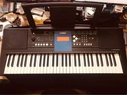 Teclado Yamaha PSR-E253 Arranjador Preto