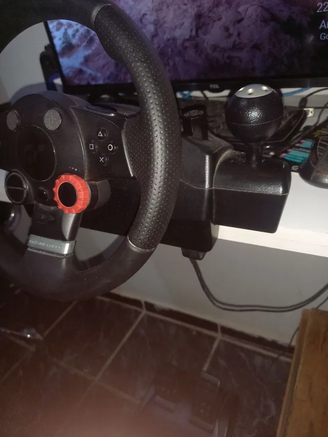 VOLANTE LOGITECH DRIVING FORCE GT d'occasion pour 120 EUR in Los Hueros sur  WALLAPOP