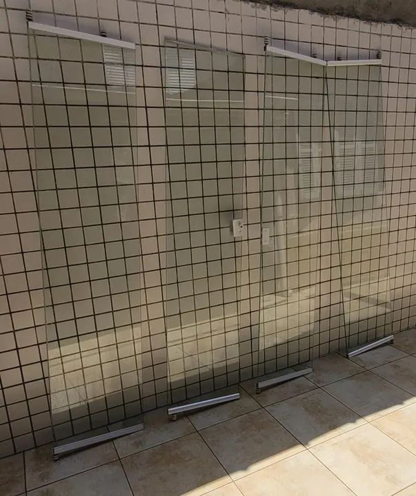 Porta de vidro temperado com 4 folhas de correr